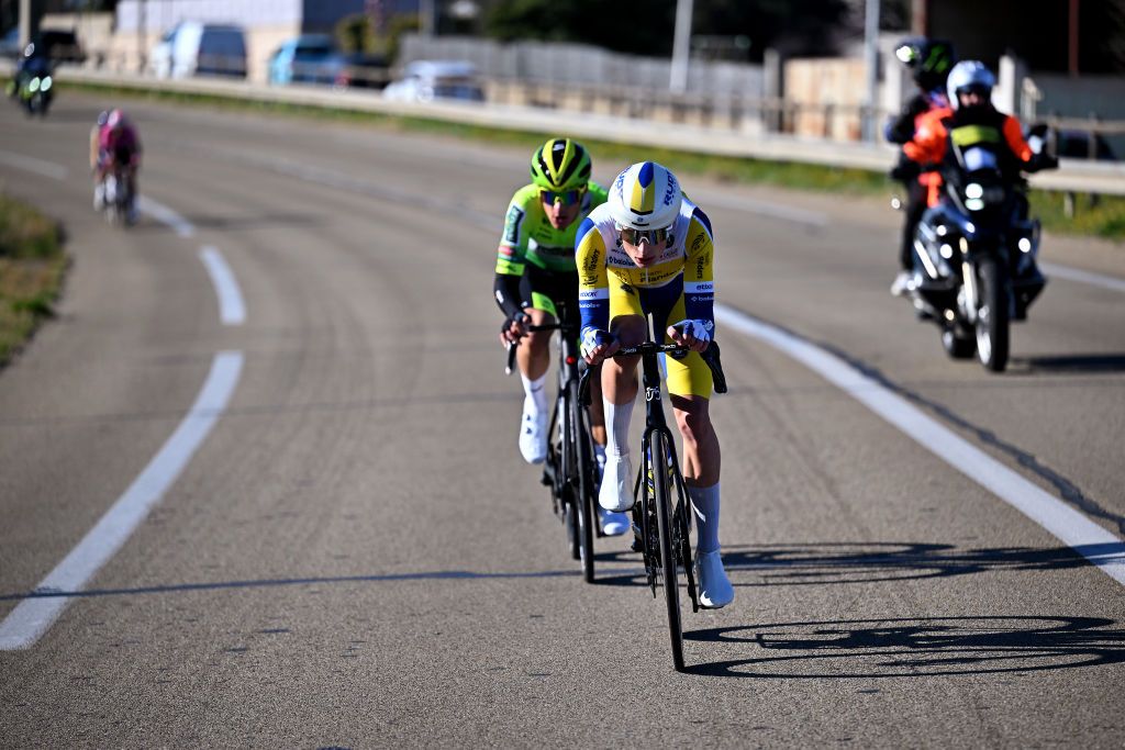 Victor Vercouillie (Flander-Baloise) leads the remnants of the breakaway