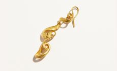 Spiral Diamond earring in yellow gold with diamond