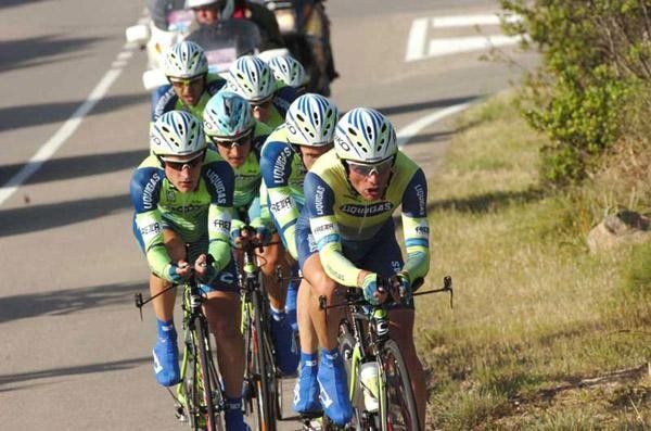 Di Luca leads the team to a TTT win