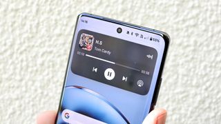 OxygenOS 15 music widget.