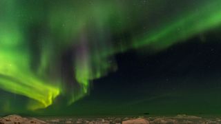 Aurora, Green, Sky, Nature, Light, Atmosphere, Geological phenomenon, Night, Space, Cloud,