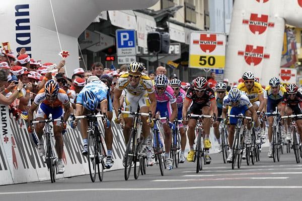 Freire, Ciolek and Eisel sprint to the line in the closing metres of stage two.