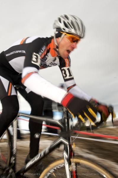 Peter Webber (Boulder Cycle Sport) goes off the drop