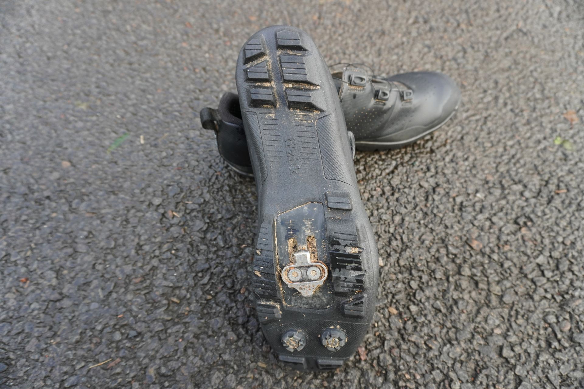 Image shows the Fizik Terra Atlas gravel bike shoes