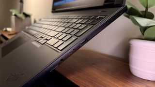 Lenovo ThinkPad P16v Gen 2