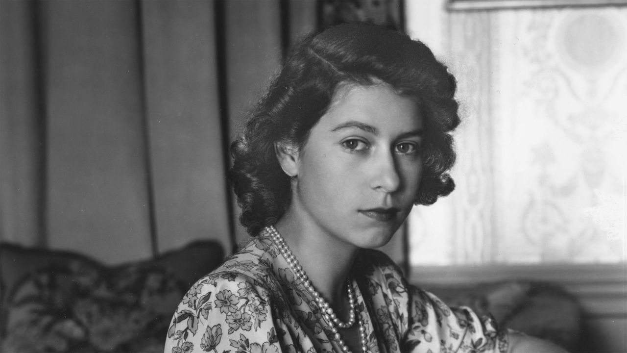 30th may 1944 queen elizabeth ii as princess elizabeth writing at her desk in windsor castle, berkshire photo by lisa sheridanstudio lisagetty images