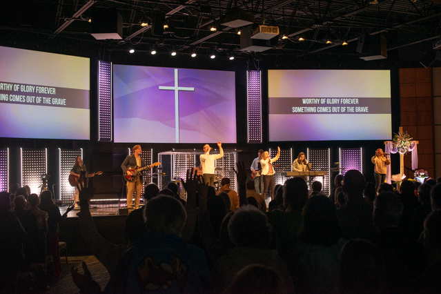 Crossway Church Enhances Worship Services via d&amp;amp;b audiotechnik Soundscape with En-Scene.