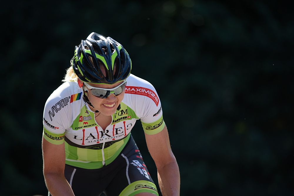 Alexandra Nessmar (Lares Waowdeals) starts to suffer from her earlier solo effort at the 97 km Stage 3 of the Lotto Belgium Tour 2016