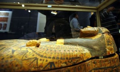 Looters taking advantage of Egypt's political chaos have already ruined some of the Egyptian Museum of Cairo's antiquities, including two mummies.