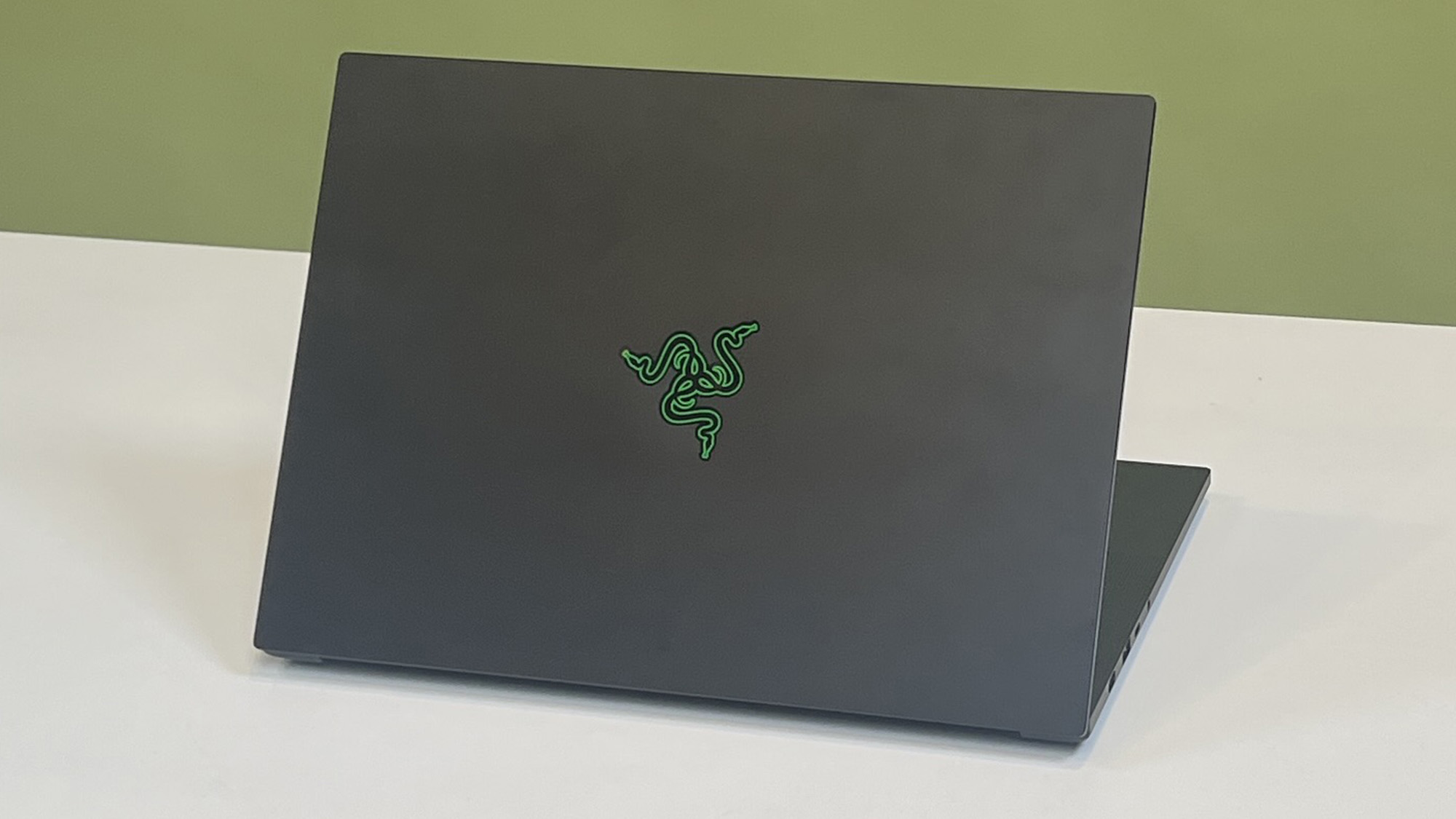 A Razer Blade 14 2025 on a desk