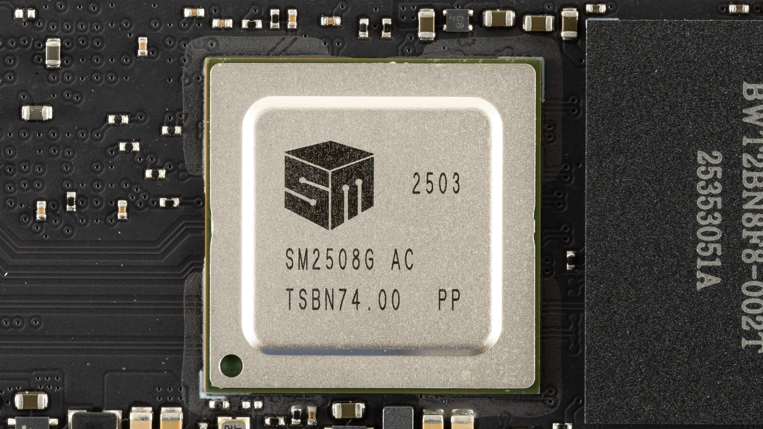 بيوين بلاك أوبال X570 برو SSD