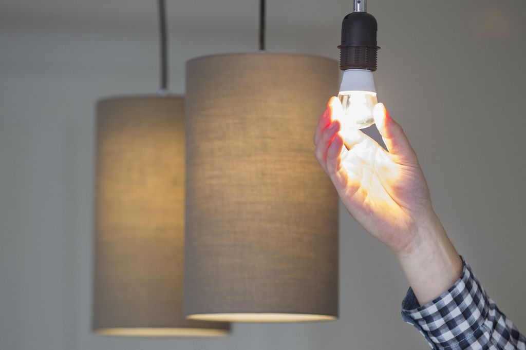 The best light bulb LED vs. CFL vs. halogen Tom's Guide