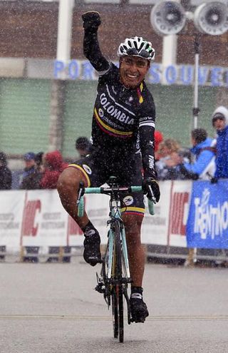 Darwin Atapuma (Colombia Coldeportes) celebrates his stage win atop the snowy Passo Pordoi.