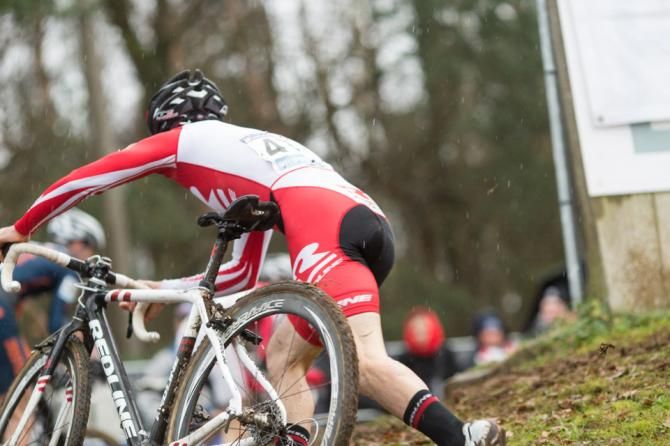 Just Lindine runs with his bike in Zolder