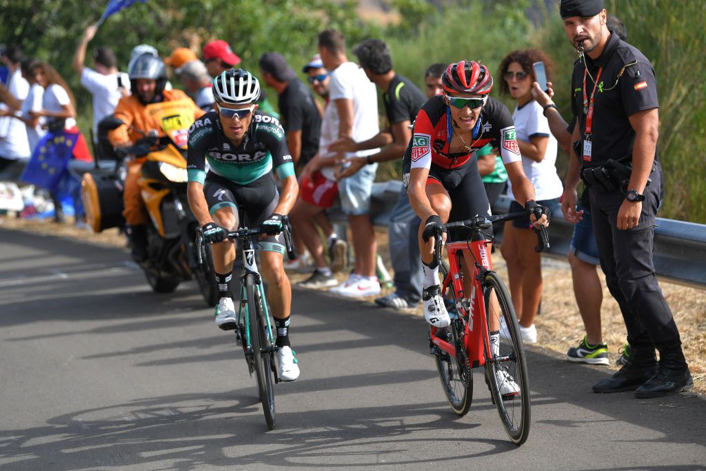 Rafal Majka (Team Bora - Hansgrohe) and Dylan Teuns (BMC Racing Team) on the attack