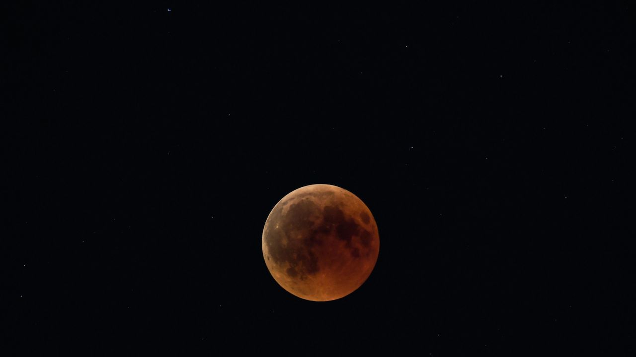 Moon, Celestial event, Astronomical object, Night, Atmosphere, Sky, Atmospheric phenomenon, Midnight, Lunar eclipse, Darkness, 