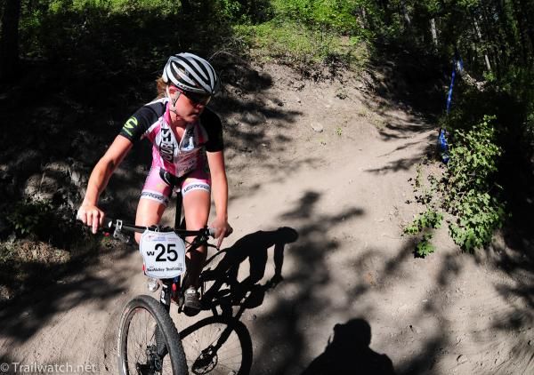 Kaila Hart (NoTubes) descending in fourth place in the U23 race