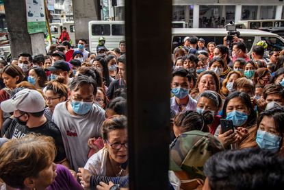 A crowd receives coronavirus masks in Philippines.