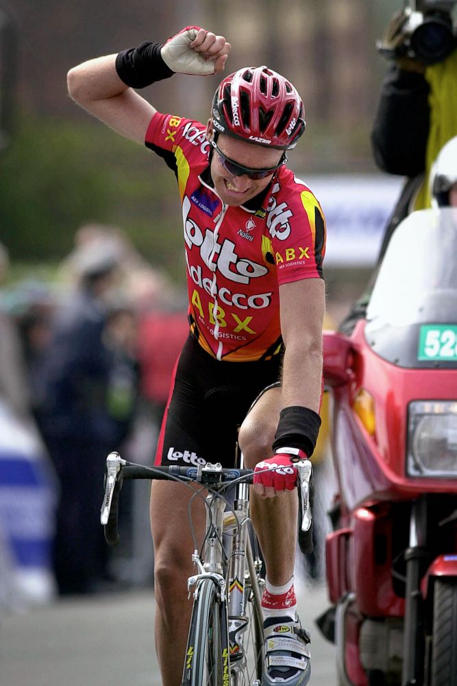 Mario Aerts (Lotto) wins the race in 2002.