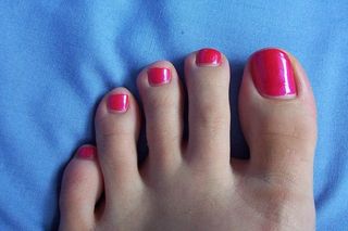 painted-toes-101215-02