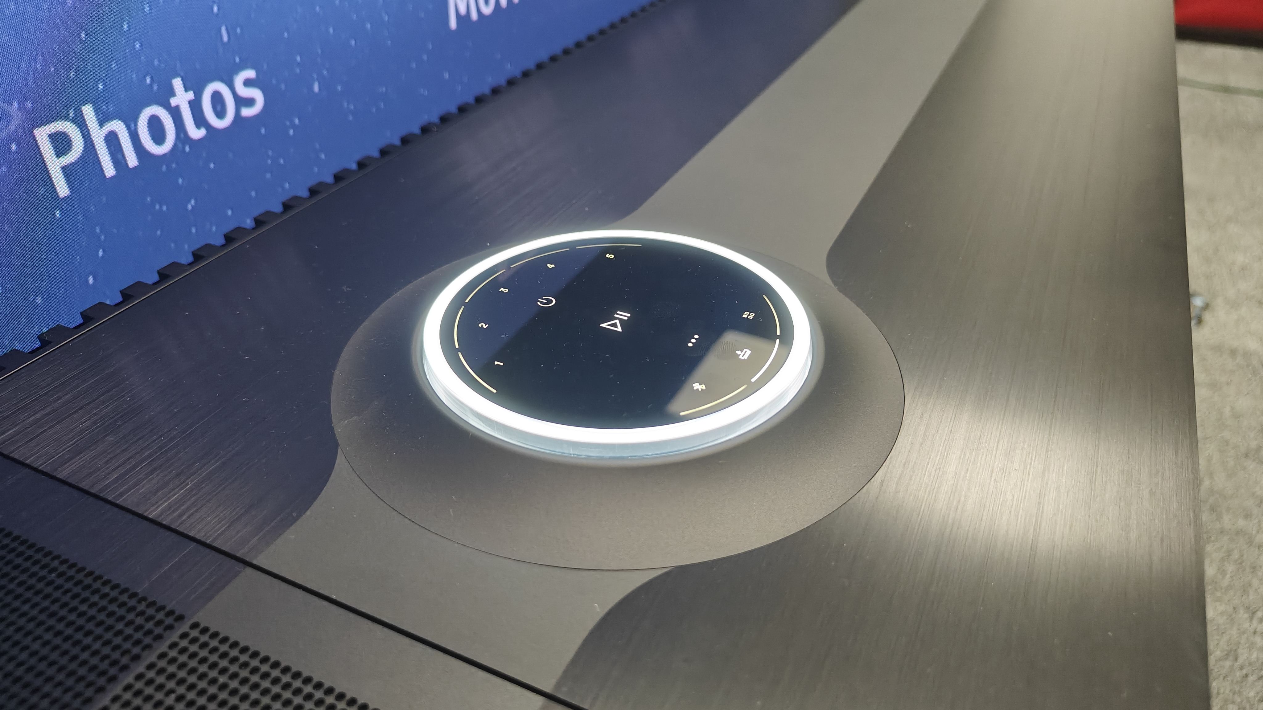 Focal Mu-so Hekla light up dial