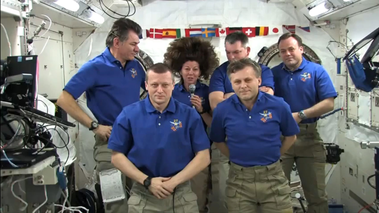 spaNASA astronaut Cady Coleman speaks during a change of command ceremony on May 22, 2011, one day before her planned return to Earth on a Soyuz spacecraft with Italian astronaut Paolo Nespoli (left) and Russian cosmonaut Dmitry Kondratyev. The three spaceflyers are ending their Expedition 27 mission to the International Space Station.