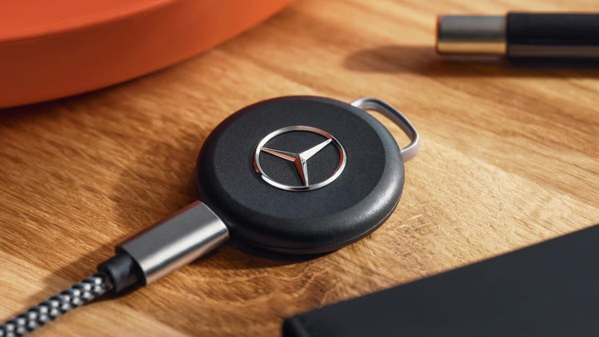 This Mercedes-branded Chipolo tracker fixes one annoying
AirTag problem