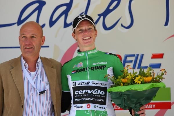 Kirsten Wild (Cervelo TestTeam) continues in the points jersey.