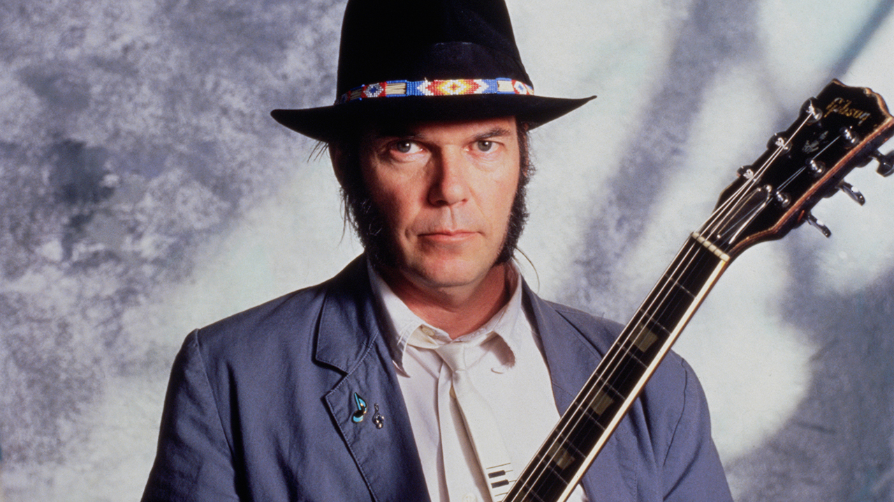 The complete guide to the music of Neil Young Books Biographies