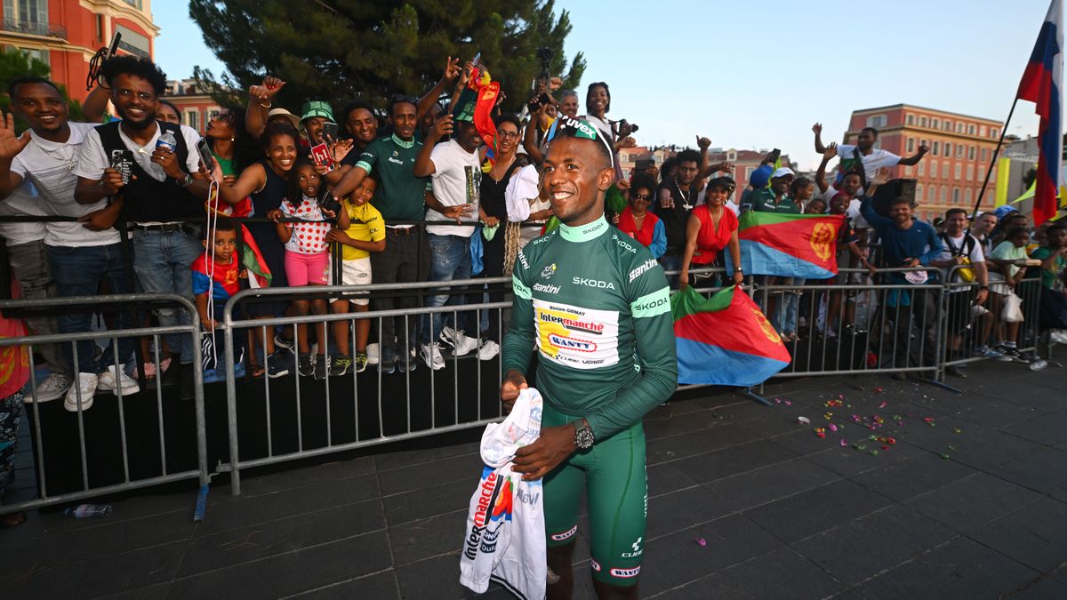 NICE, FRANCE - JULY 21: Biniam Girmay of Eritrea and Team Intermarche - Wanty celebrates at podium with fans as final Green Sprint Jersey winner during the 111th Tour de France 2024, Stage 21 a 33.7km individual time trial from Monaco to Nice / #UCIWT / on July 21, 2024 in Nice, France. (Photo by Dario Belingheri/Getty Images)