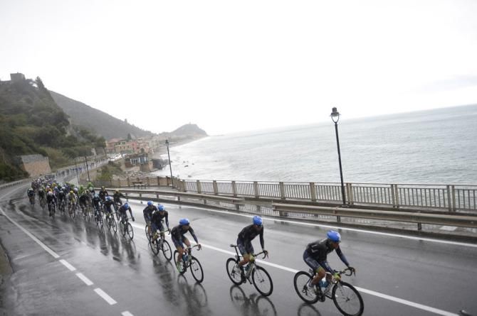 The peloton race along the coastline in Milan-San Remo