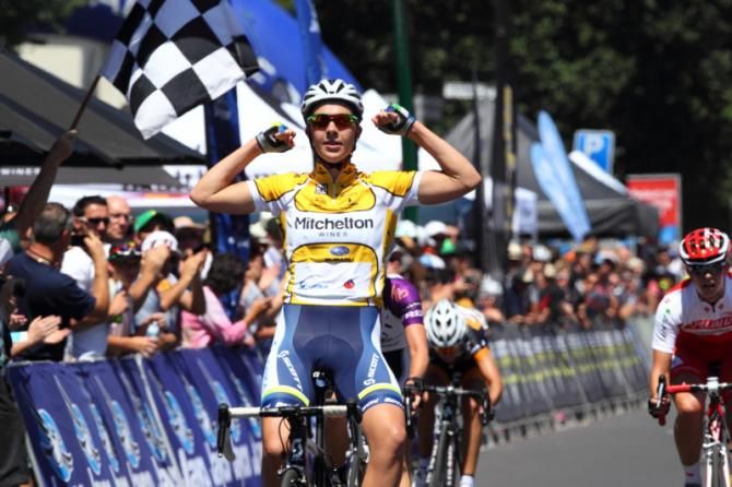Melissa Hoskins (Orica - AIS) celebrates her win