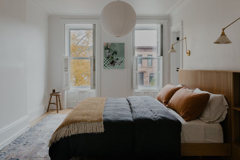 Should I choose light or dark bed sheets? Livingetc