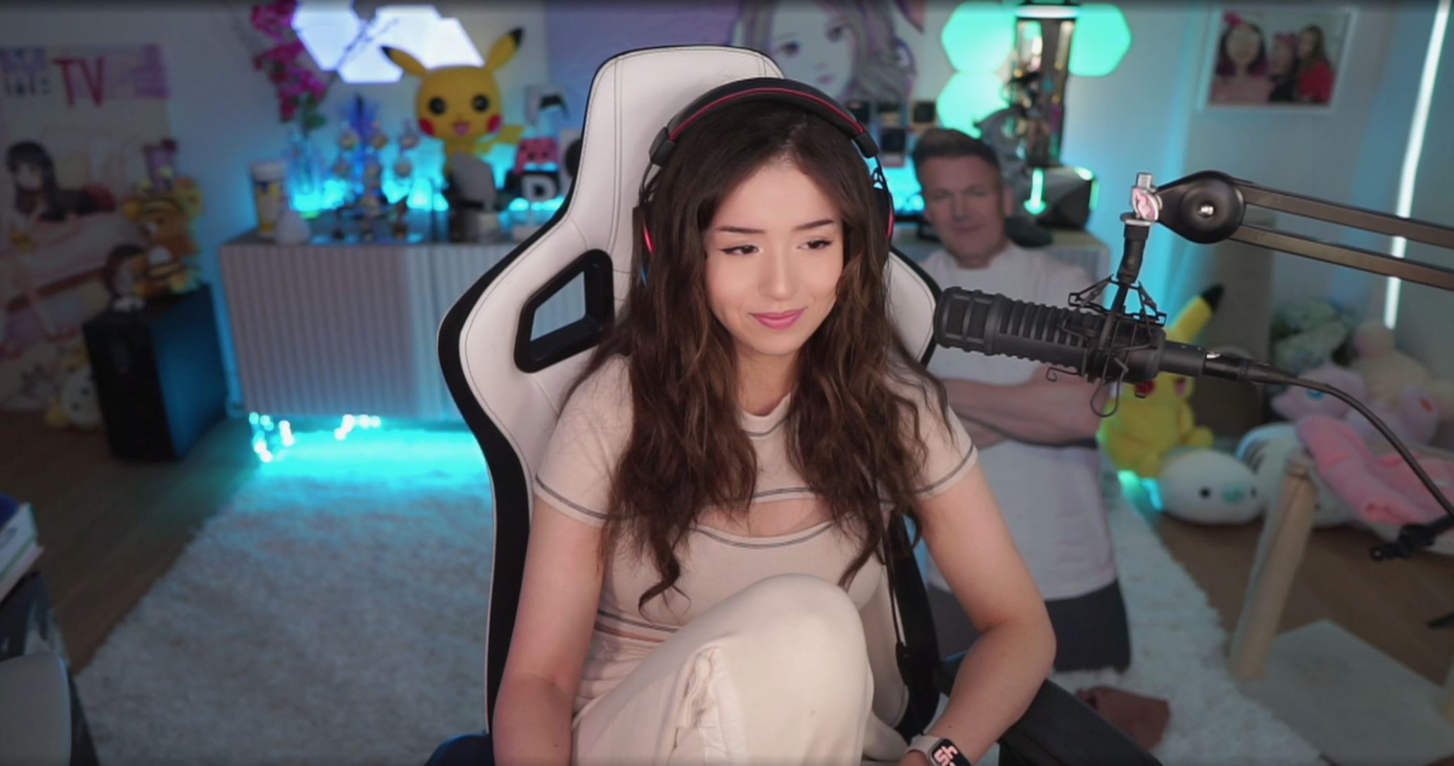 Pokimane streaming with the Electro-Voice RE20