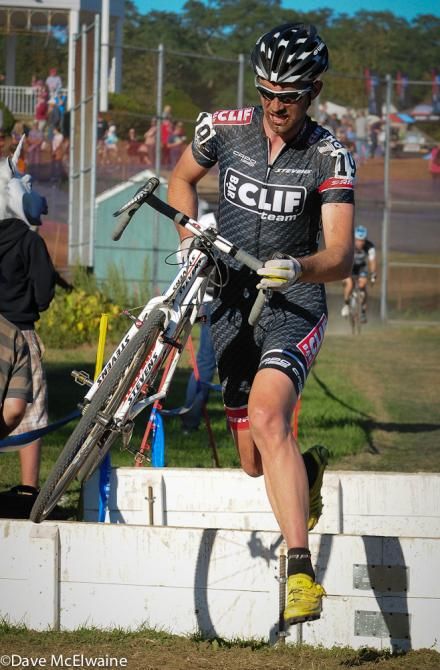 Troy Wells (Clif Bar) was quietly having one of his best cyclo-cross races ever. He was alone in no man's land just behind the leaders.