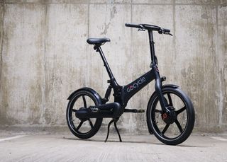 Gocycle G4i against a concrete background