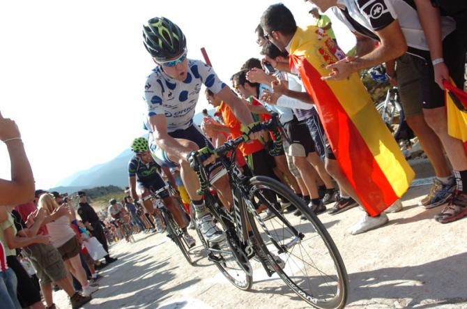King of the Mountains leader Simon Clarke (Orica-GreenEdge) on the climb to Bola del Mundo