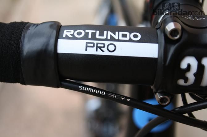 The 42cm 3T Rotundo Pro is about as traditional a bar as you&rsquo;ll get: aluminium with a medium drop.