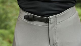 Details of the waist closure on the Renen MTB Pant