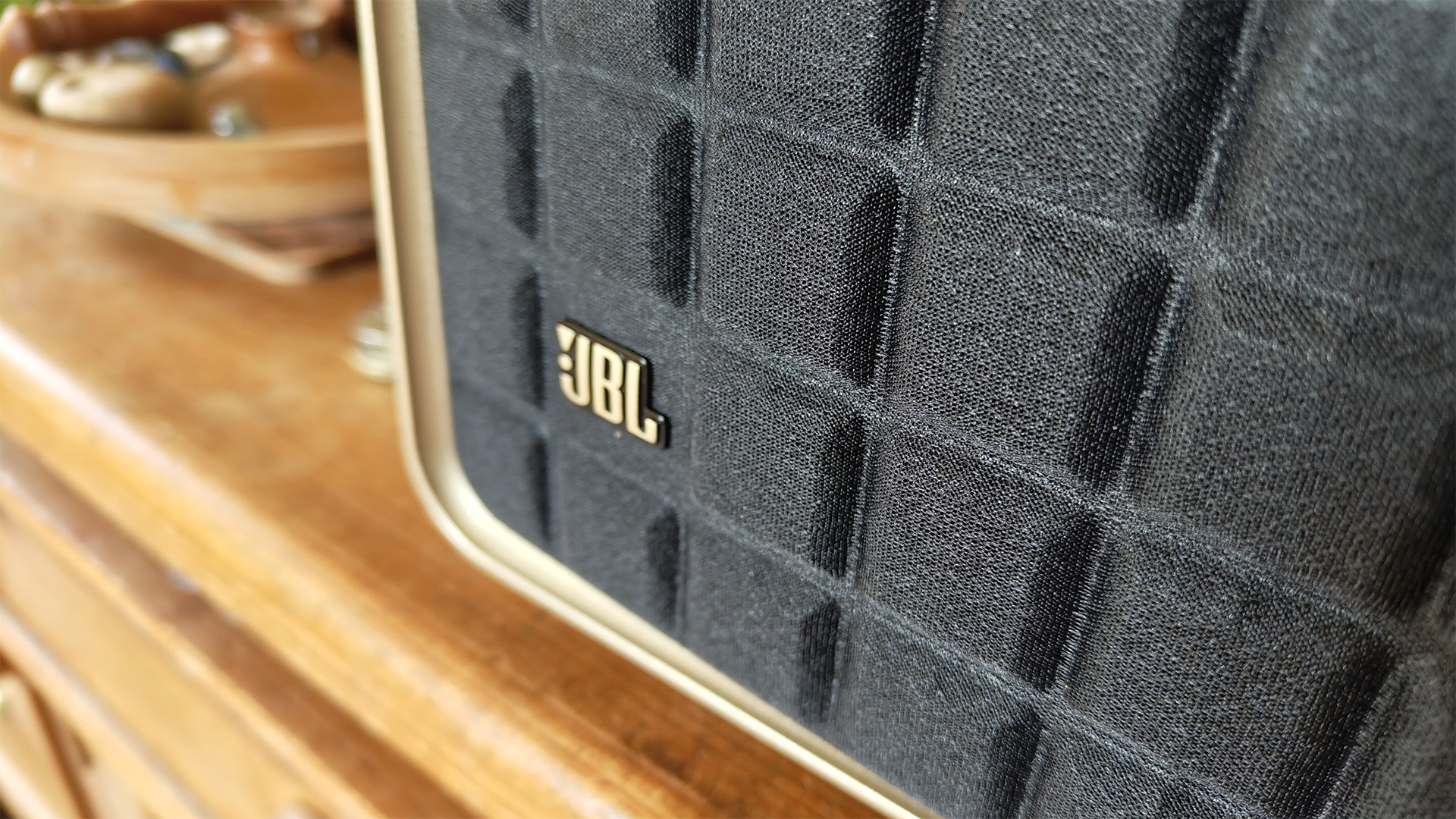 JBL Authentics 500 wireless speaker close up on JBL logo