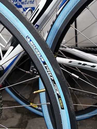 Amazingly, AG2R ran clincher tires at Paris-Roubaix, although they were at least upsized to 25mm instead of the usual 23mm casings.
