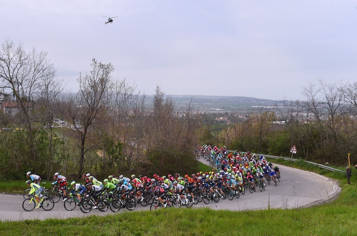The peloton under cloudy skies