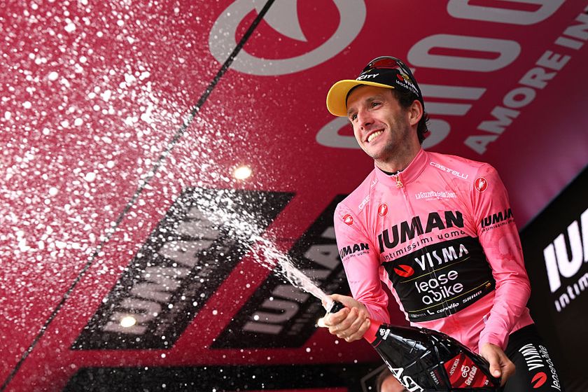 SESTRIERE - VIALATTEA, ITALY - MAY 31: Final overall winner, Simon Yates of Great Britain and Team Visma | Lease a Bike celebrates at podium as Pink Leader Jersey winner during the 108th Giro d&amp;apos;Italia 2025, Stage 20 a 205.3km stage from Verres to Sestriere - Vialattea 2036m / #UCIWT / on May 31, 2025 in Sestriere - Vialattea, Italy. (Photo by Dario Belingheri/Getty Images)