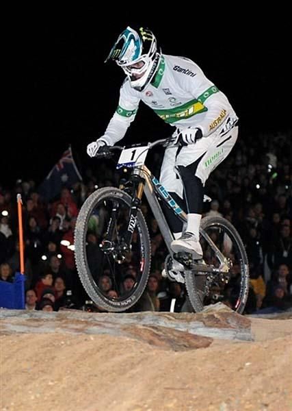 Jared Graves wins the men's four cross world championship title for Australia.