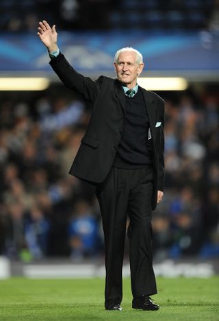 Peter Bonetti waves to the fans from the Stamford Bridge pitch