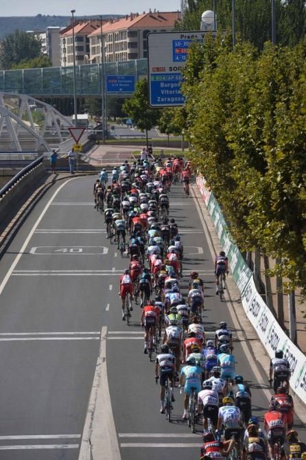 The riders arrive in Logro&ntilde;o