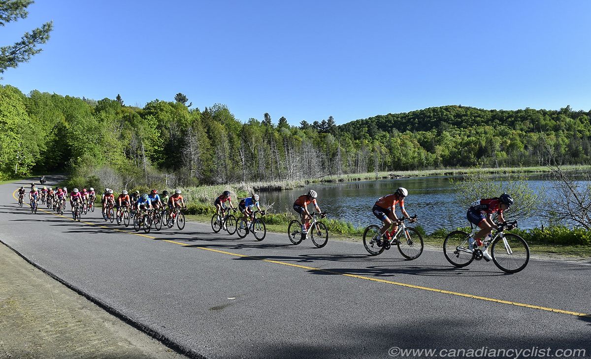 Peloton passing one of the many lakes