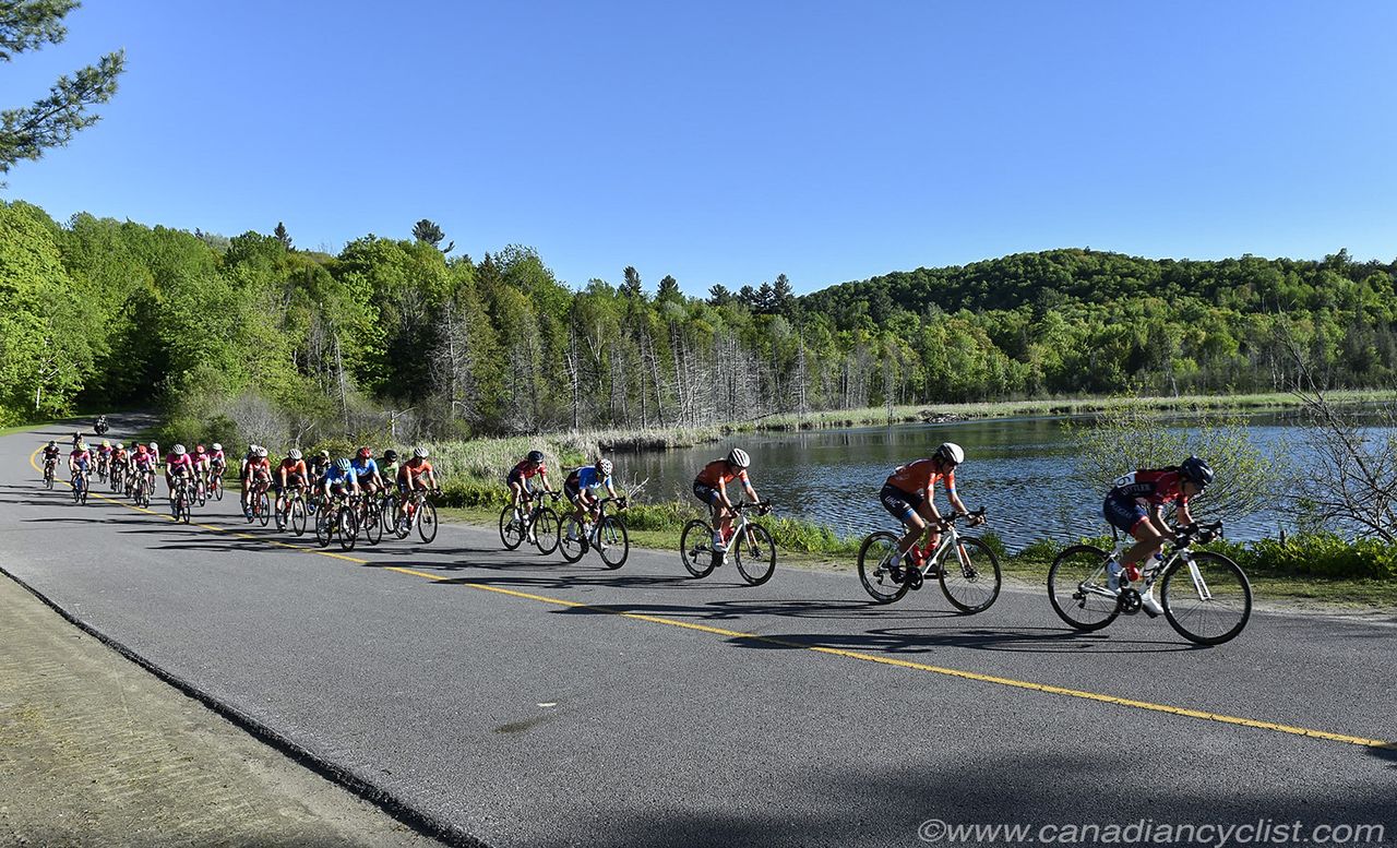 Peloton passing one of the many lakes