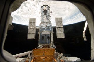 Hubble Telescope Gets Last Spacewalk Tune-Up