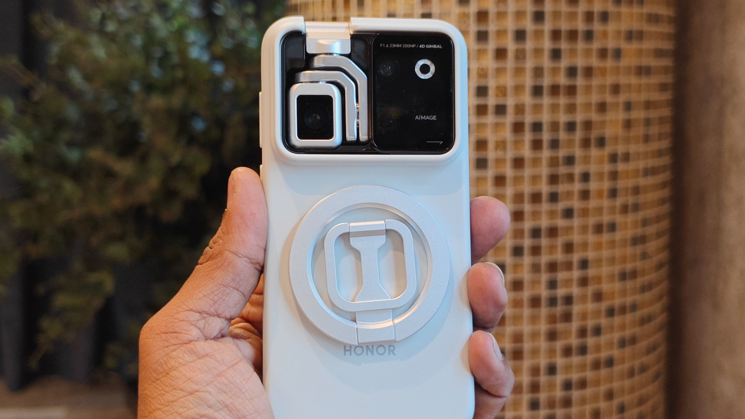 Hands on with the Honor Robot Phone with a 4DoF motorized retractable gimbal